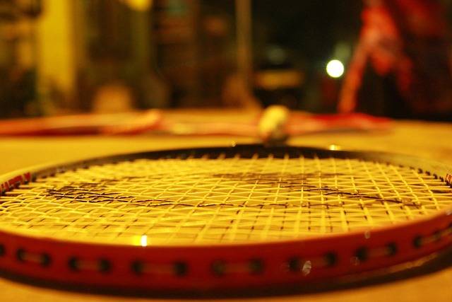 How to choose badminton racket
