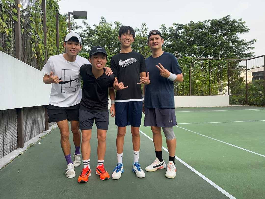 Group-Tennis-Lessons-Singapore-True-Mastery